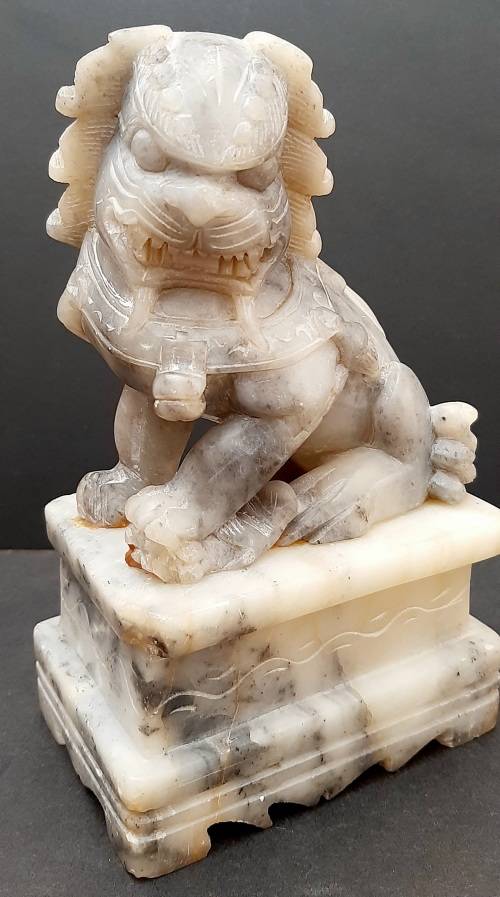 STUNNING : Grey Marble Foo Dog Statuette (18cm x11cm)
