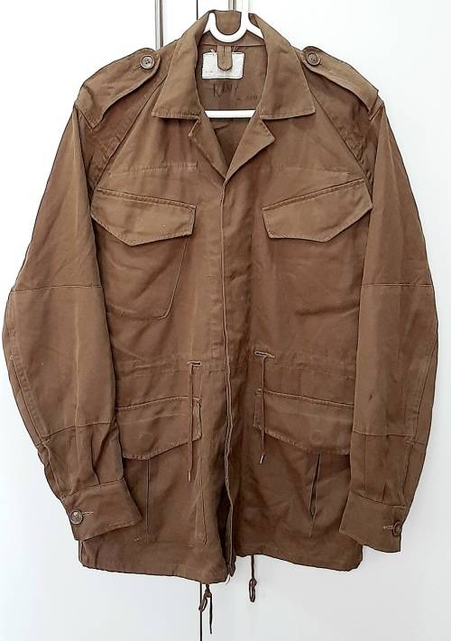 ** RARE: 1970 Early SADF 1st Type Bush Jacket w/ Slanted Pockets (Small/Medium).**