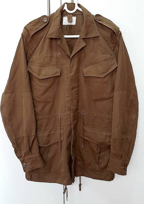 ** RARE: 1970 Early SADF 1st Type Bush Jacket w/ Slanted Pockets (Small/Medium).**