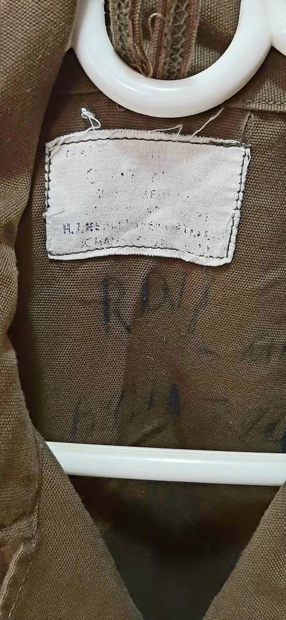 ** RARE: 1970 Early SADF 1st Type Bush Jacket w/ Slanted Pockets (Small/Medium).**