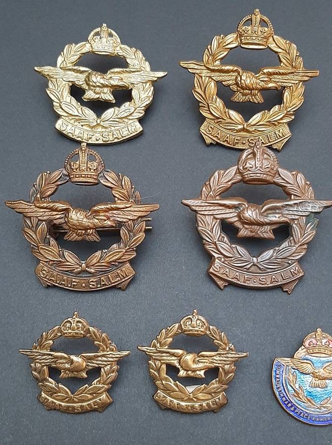 **Lot : WW2 SAAF Brass Insignia Assortment x10 Pcs  **