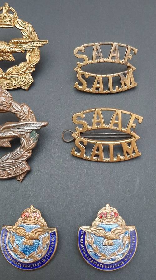 **Lot : WW2 SAAF Brass Insignia Assortment x10 Pcs  **
