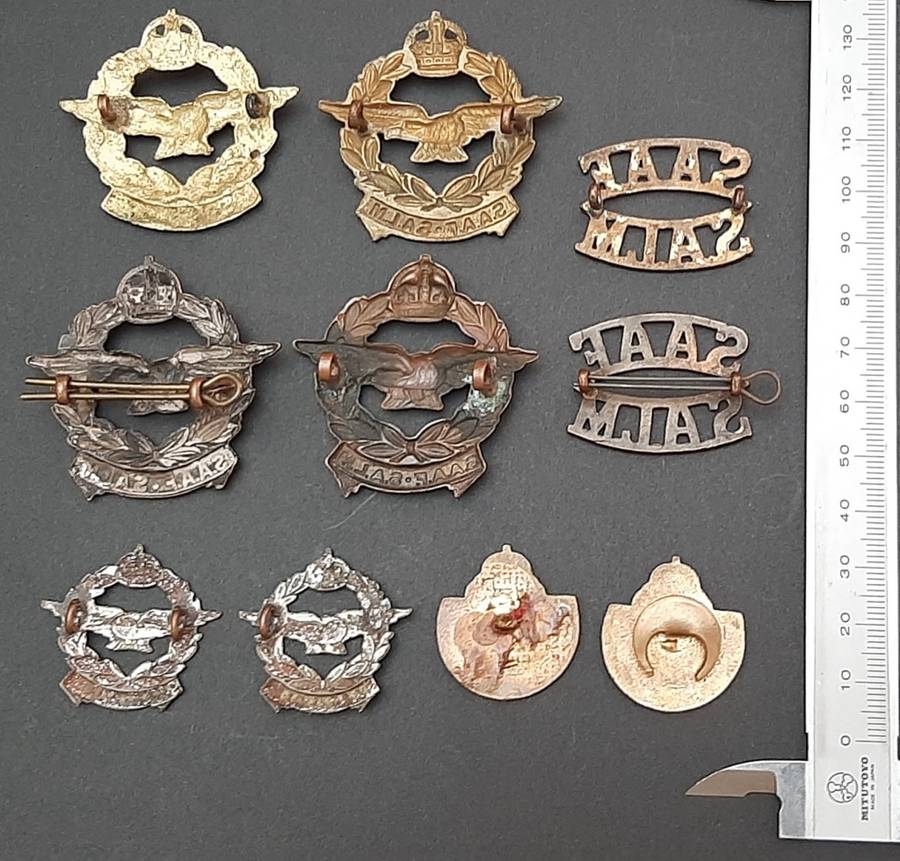 **Lot : WW2 SAAF Brass Insignia Assortment x10 Pcs  **