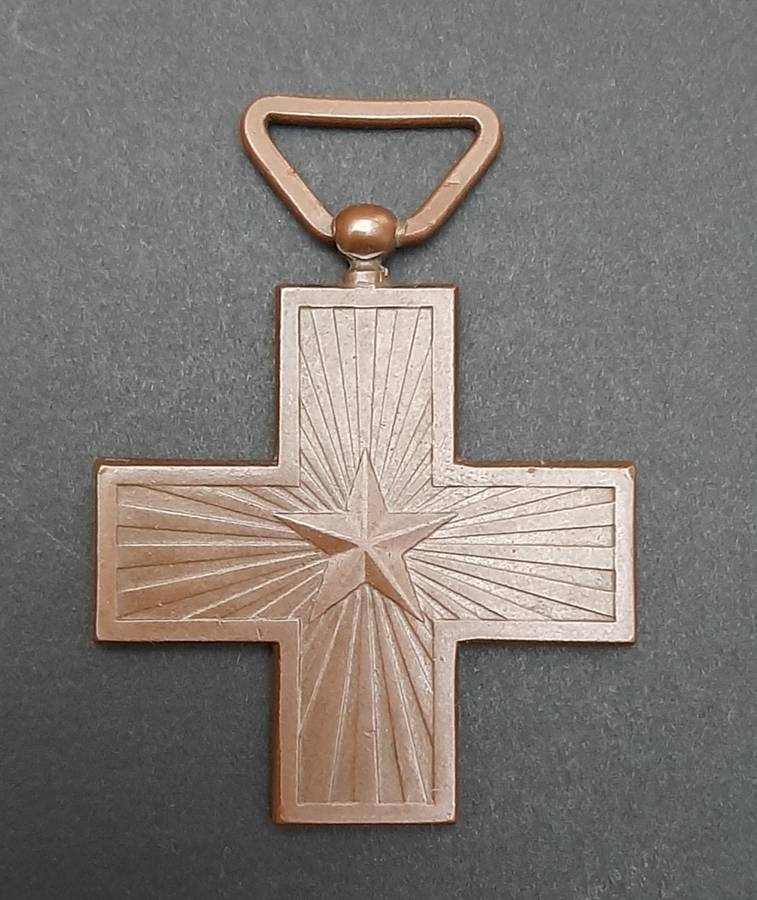 **WW2 Italian Fascist : War  Merit Cross Medal w/ Suspender. **