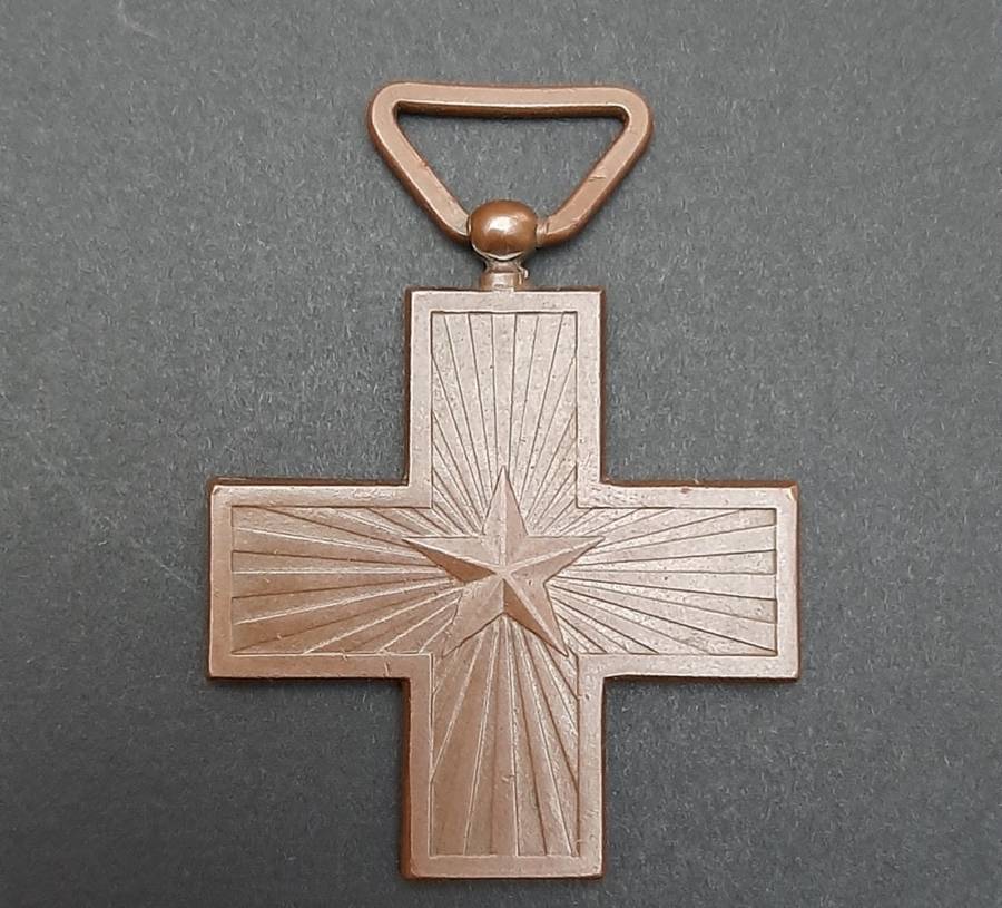 **WW2 Italian Fascist : War  Merit Cross Medal w/ Suspender. **