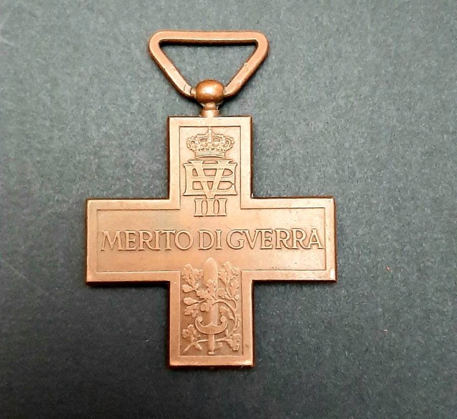 **WW2 Italian Fascist : War  Merit Cross Medal w/ Suspender. **