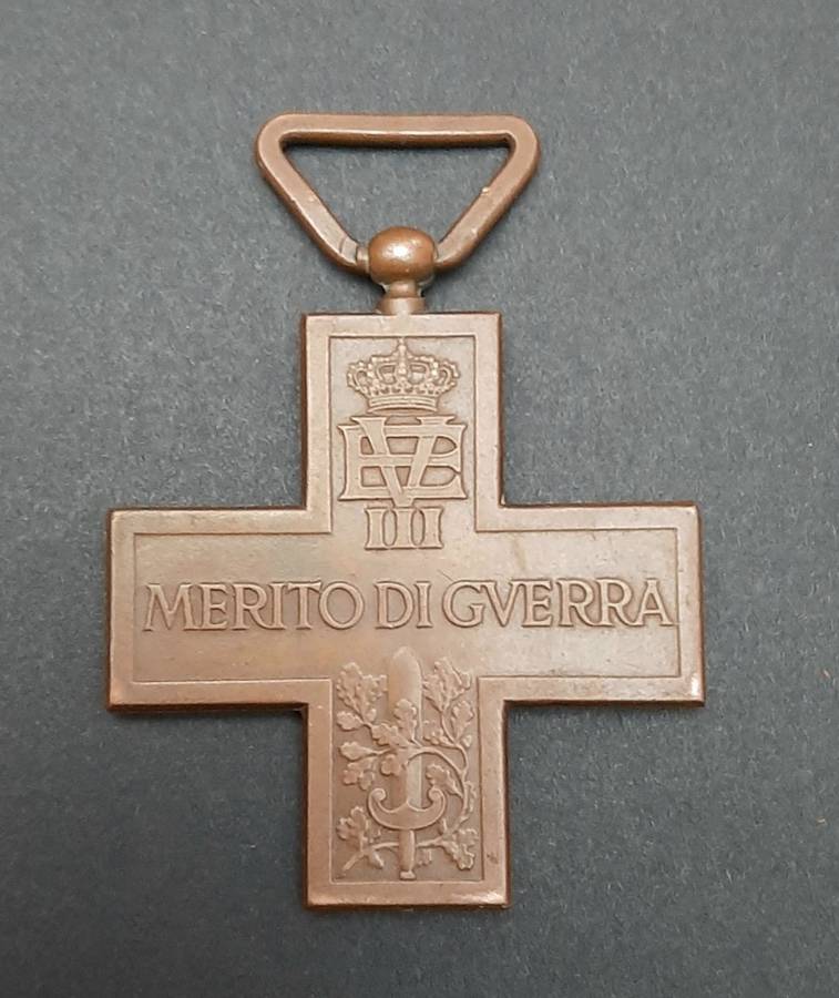 **WW2 Italian Fascist : War  Merit Cross Medal w/ Suspender. **