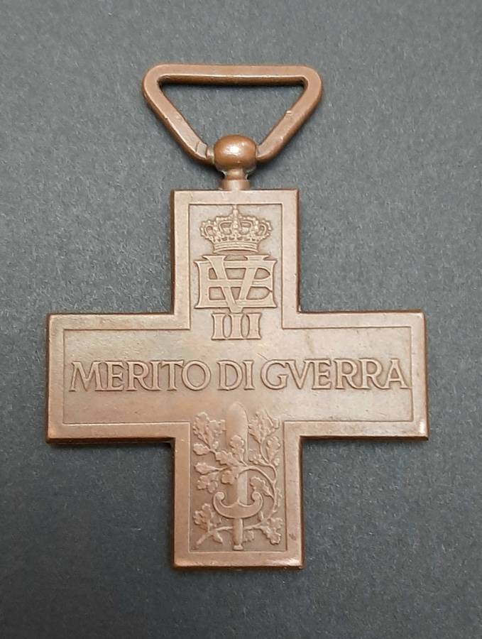 **WW2 Italian Fascist : War  Merit Cross Medal w/ Suspender. **