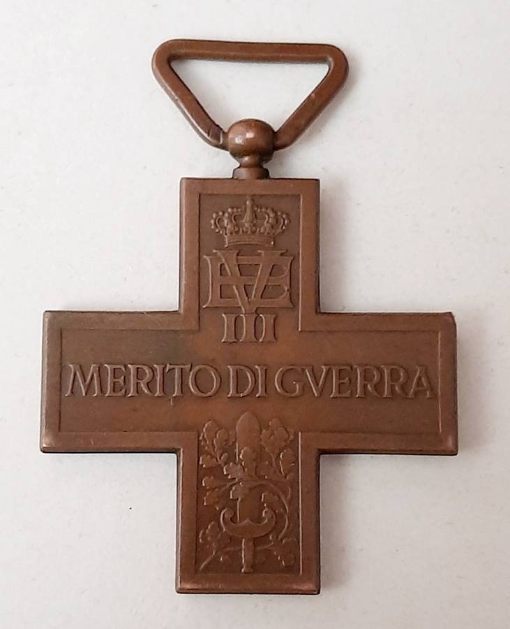 **WW2 Italian Fascist : War  Merit Cross Medal w/ Suspender. **