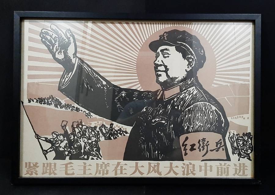 **RARE: 1969 Mao Tse-tung Large Cultural Revolution Poster b/h Glass (0.79m x 0.55m).**