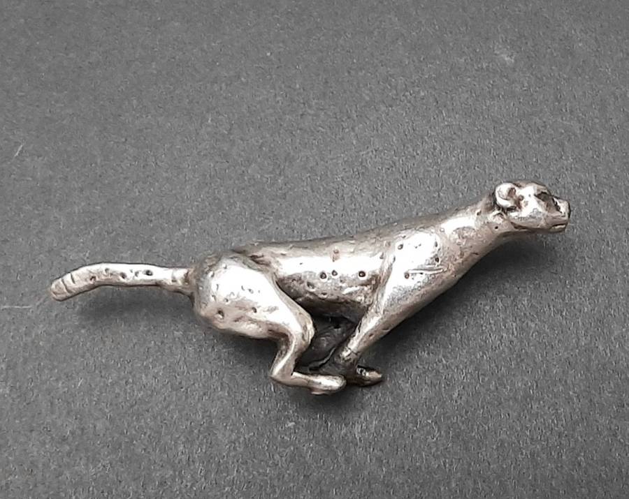 **STUNNING: .925 Silver Cheetah 1960s Figurine (31.82 gram).**
