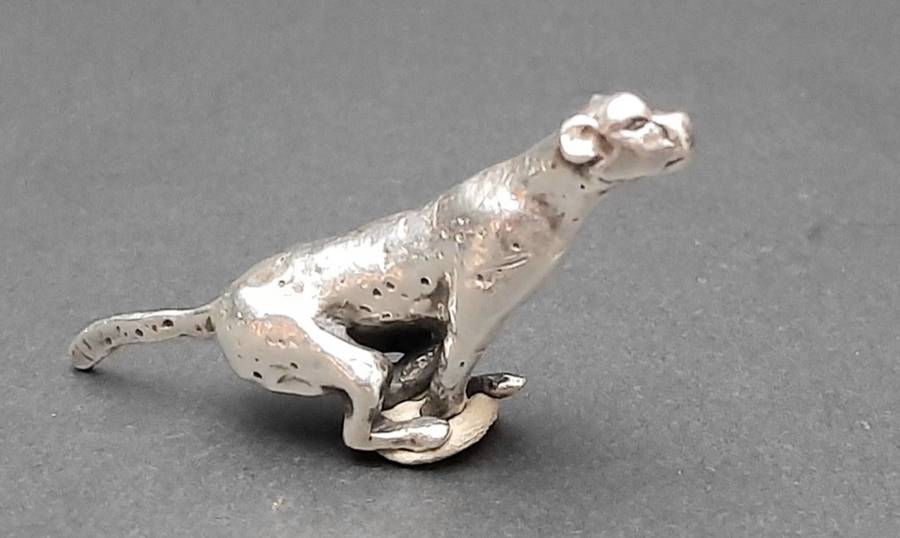 **STUNNING: .925 Silver Cheetah 1960s Figurine (31.82 gram).**