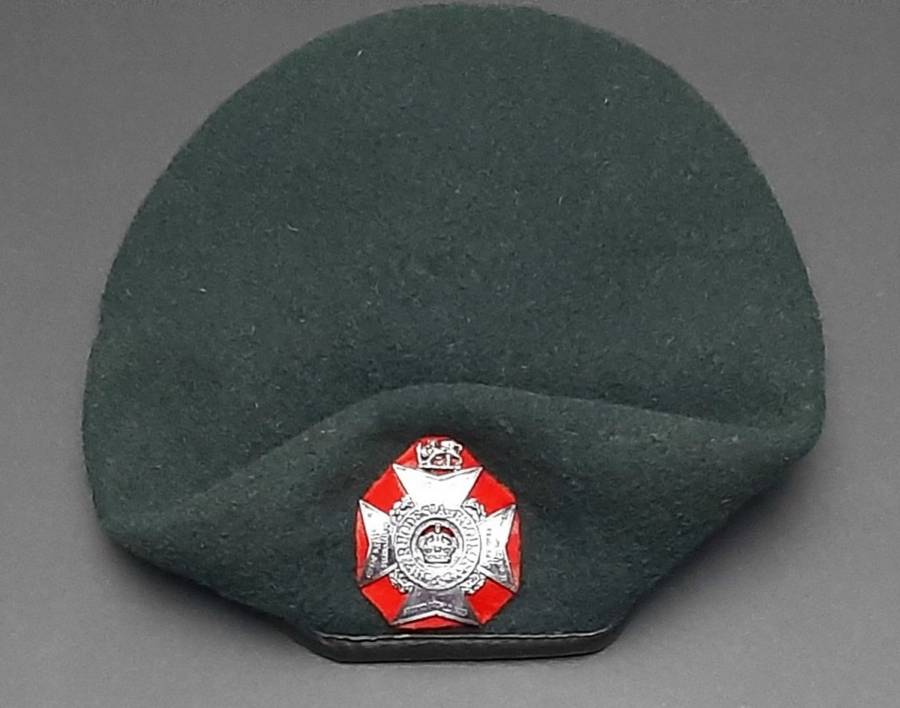 **Rhodesian Bush War: 1970s Rhodesia Regiment Beret w/ Badge & Stable Belt Length (57)**
