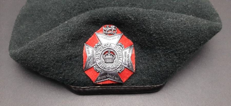 **Rhodesian Bush War: 1970s Rhodesia Regiment Beret w/ Badge & Stable Belt Length (57)**