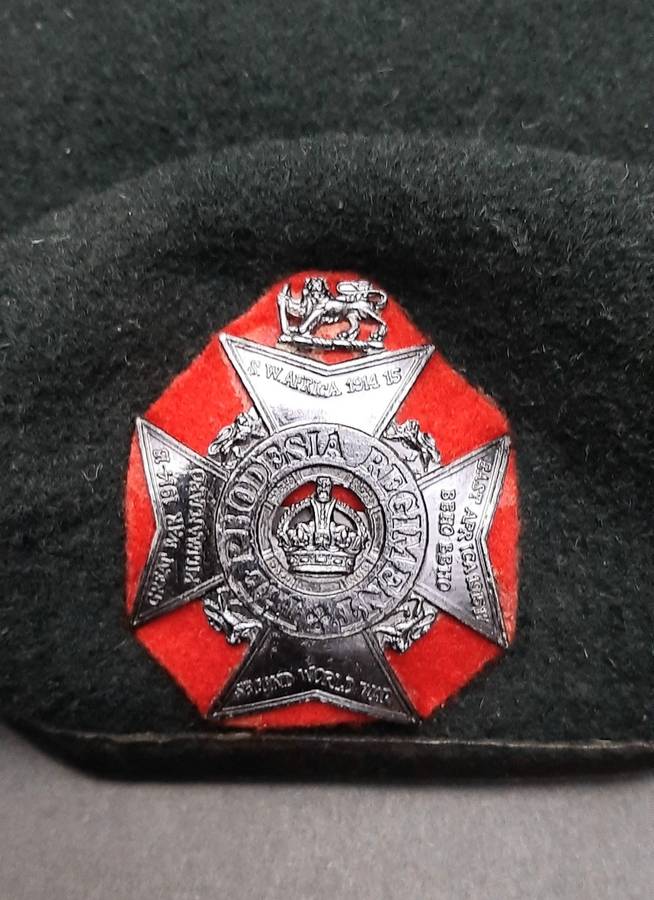 **Rhodesian Bush War: 1970s Rhodesia Regiment Beret w/ Badge & Stable Belt Length (57)**