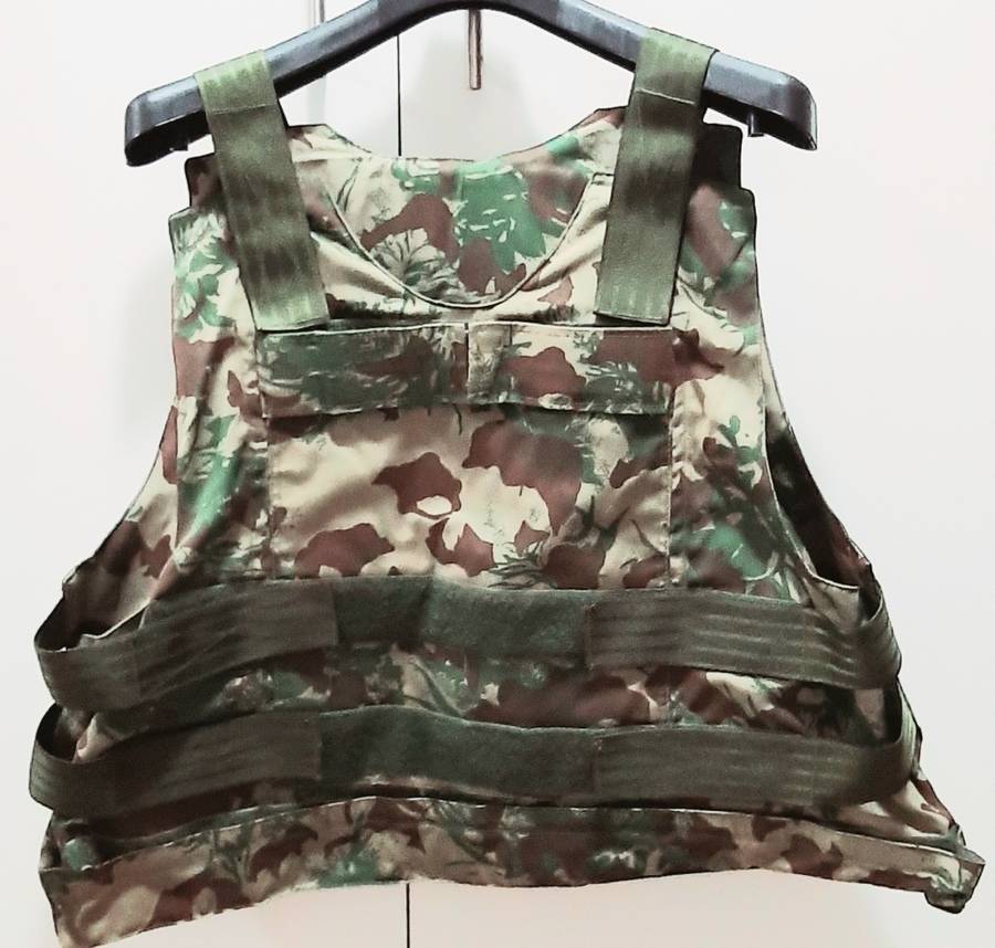 **UNISSUED : 1990s S.A.P 2nd Pattern Camouflage Bulletproof Vest Cover (X- LARGE).**