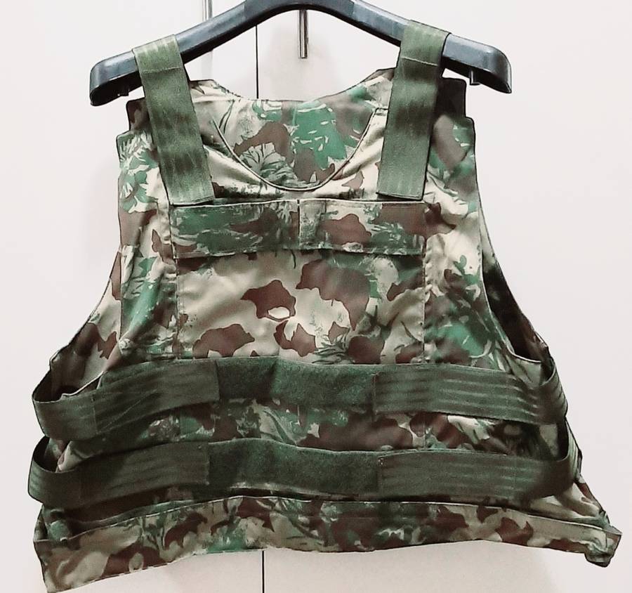 **UNISSUED : 1990s S.A.P 2nd Pattern Camouflage Bulletproof Vest Cover (X- LARGE).**