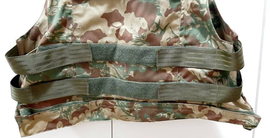 **UNISSUED : 1990s S.A.P 2nd Pattern Camouflage Bulletproof Vest Cover (X- LARGE).**