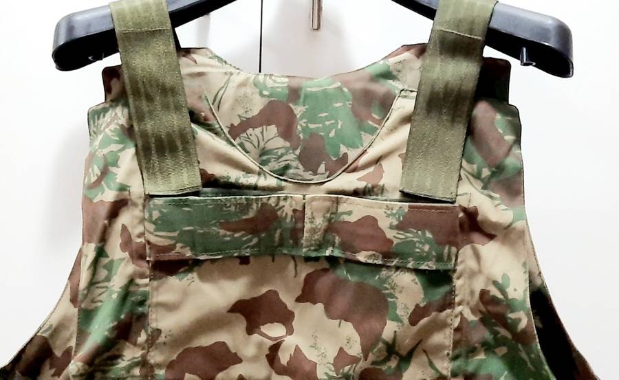 **UNISSUED : 1990s S.A.P 2nd Pattern Camouflage Bulletproof Vest Cover (X- LARGE).**
