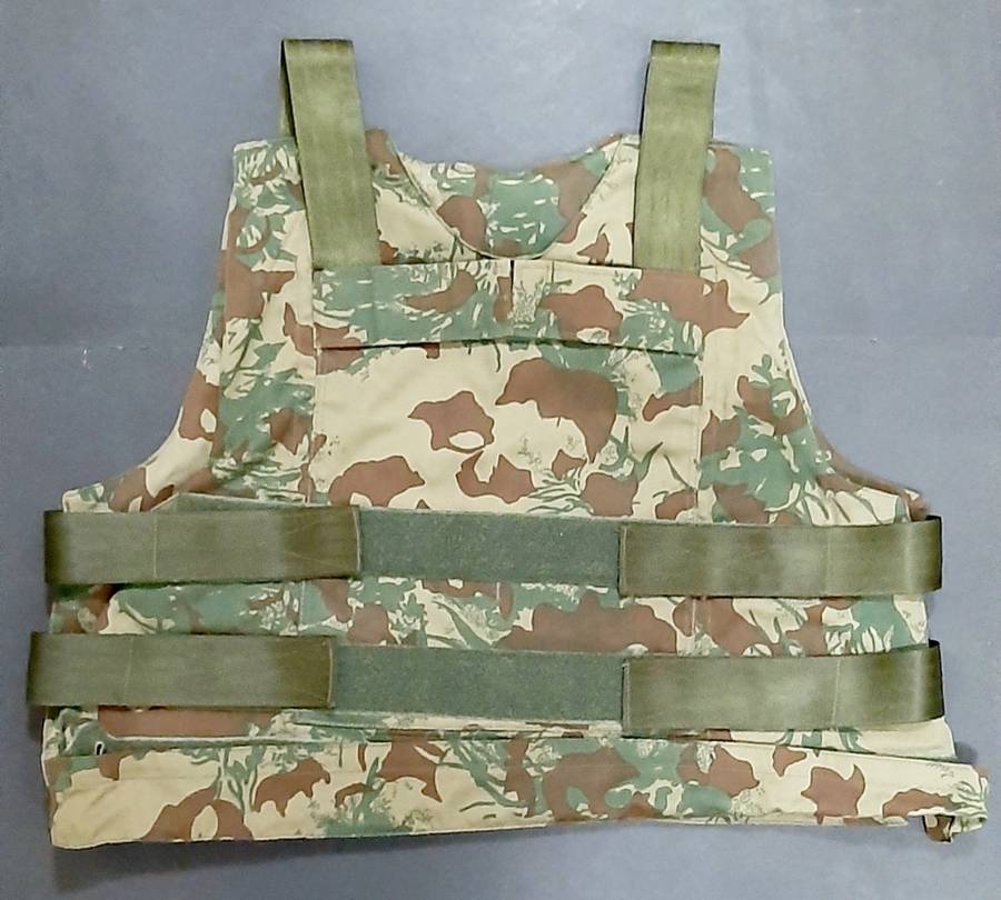 **UNISSUED : 1990s S.A.P 2nd Pattern Camouflage Bulletproof Vest Cover (X- LARGE).**