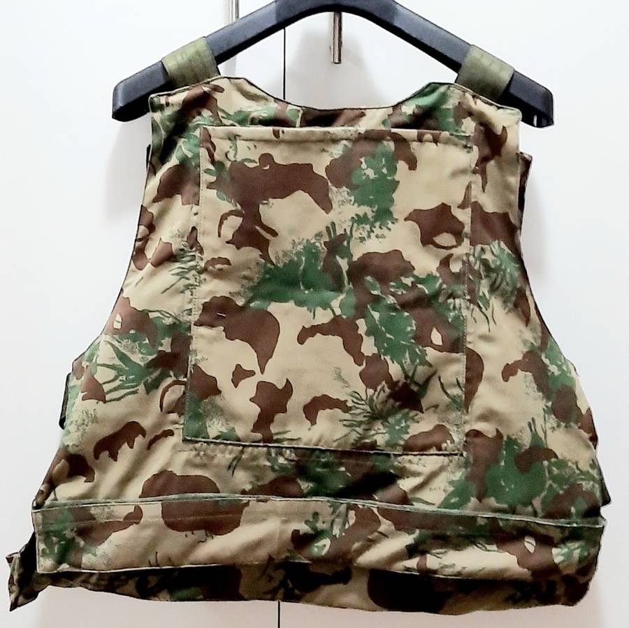 **UNISSUED : 1990s S.A.P 2nd Pattern Camouflage Bulletproof Vest Cover (X- LARGE).**