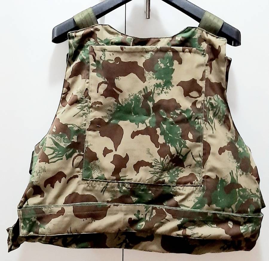 **UNISSUED : 1990s S.A.P 2nd Pattern Camouflage Bulletproof Vest Cover (X- LARGE).**