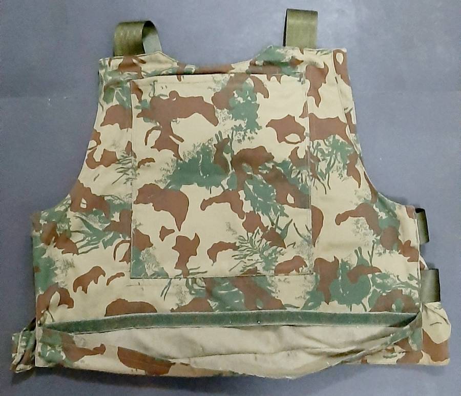 **UNISSUED : 1990s S.A.P 2nd Pattern Camouflage Bulletproof Vest Cover (X- LARGE).**