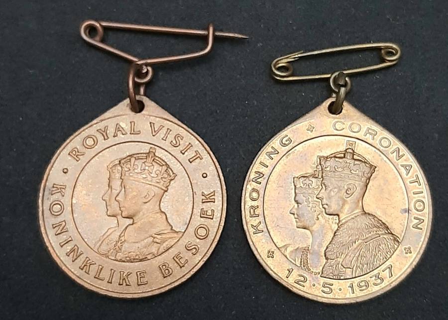 **Lot : South Africa 1937 Coronation & 1947 Royal Visit Medallions x2 (VF)