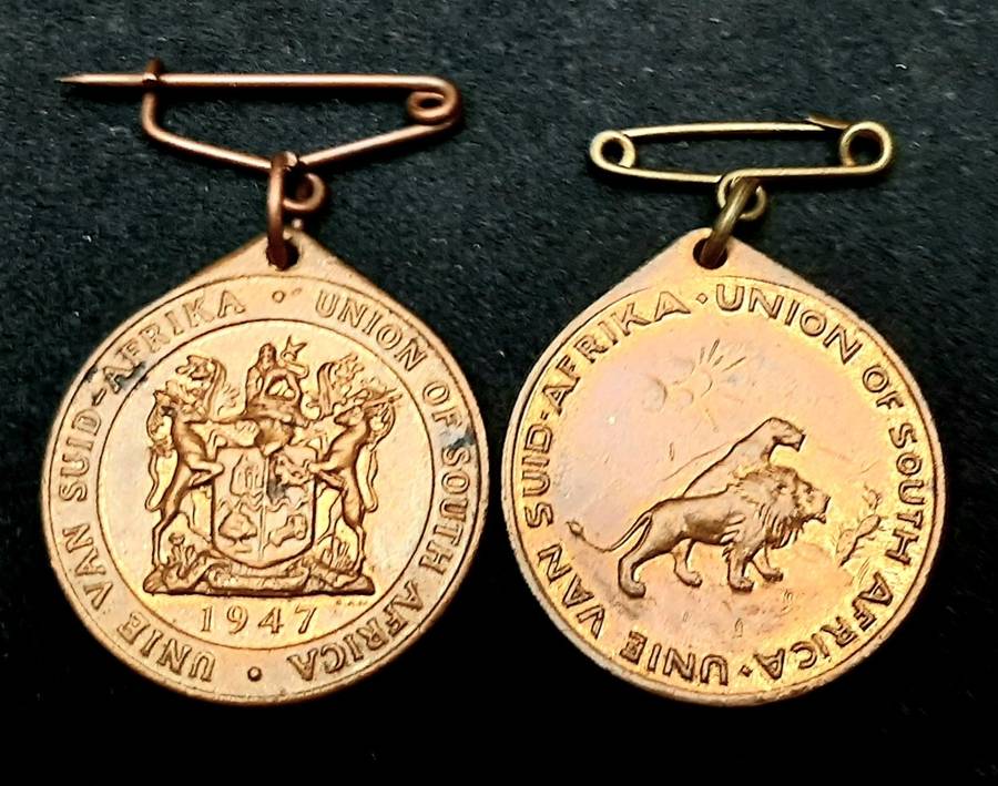 **Lot : South Africa 1937 Coronation & 1947 Royal Visit Medallions x2 (VF)