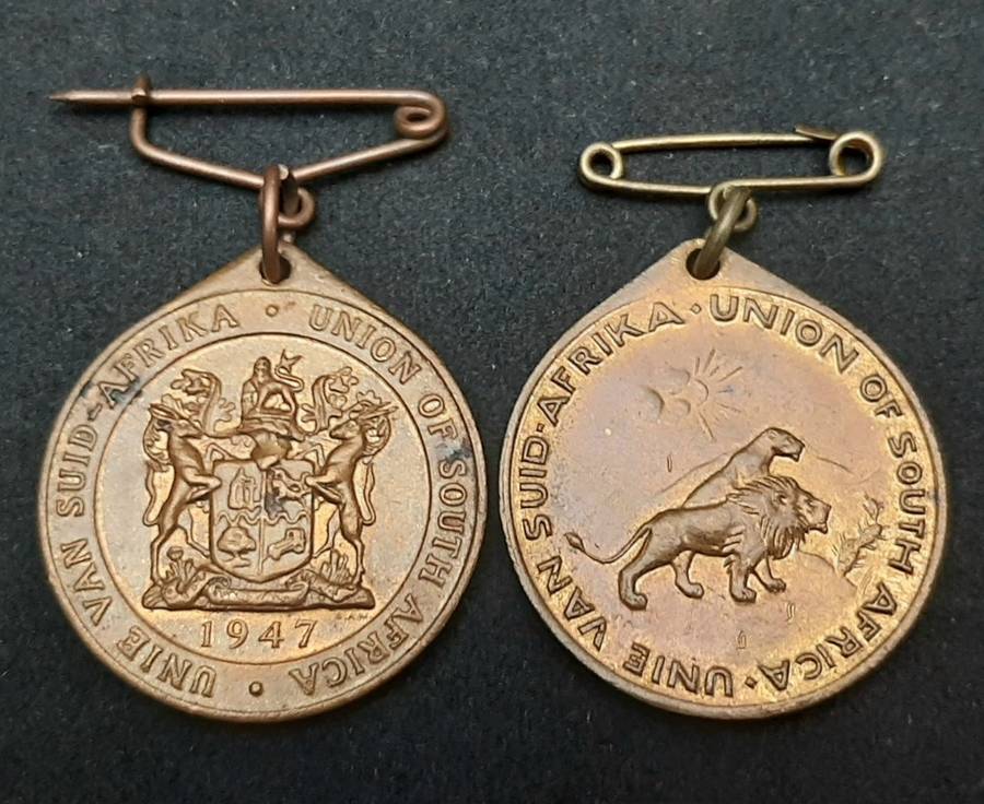 **Lot : South Africa 1937 Coronation & 1947 Royal Visit Medallions x2 (VF)