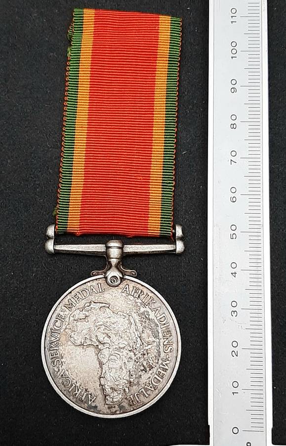 **WW2 SA: .925 Silver Africa Service Medal w/ Ribbon (34.11 gram).**