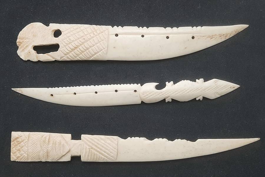 **Lot Mid-20th Century: South African Tribal Carved Bone Letter Openers x3 (16cm).**