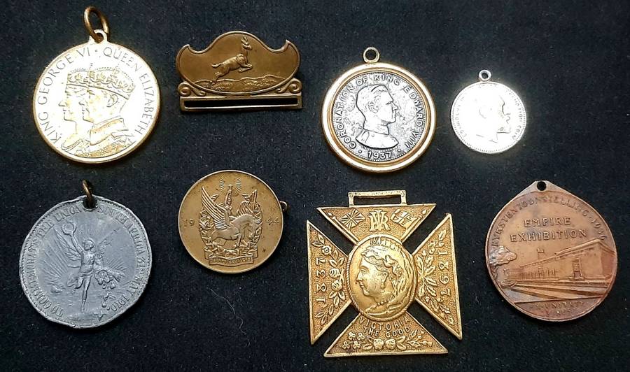 **Lot : Colonial & Royal Coronation Medallions x8 **
