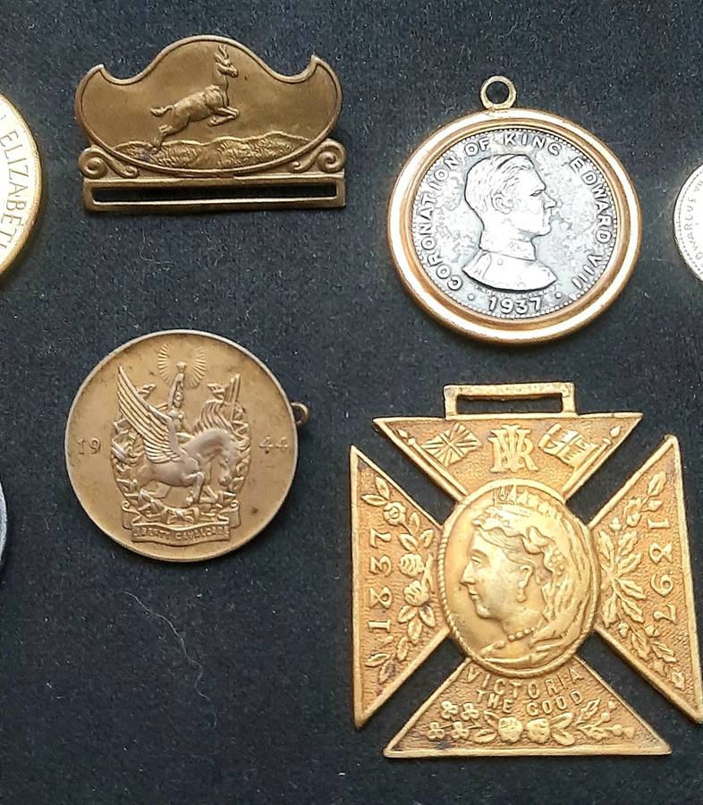 **Lot : Colonial & Royal Coronation Medallions x8 **