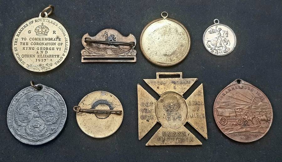 **Lot : Colonial & Royal Coronation Medallions x8 **