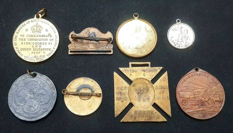 **Lot : Colonial & Royal Coronation Medallions x8 **