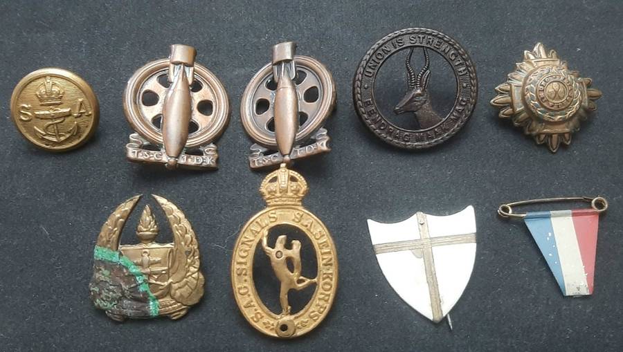 **WW2 Lot : South African Military Insignia x 8 Pcs **