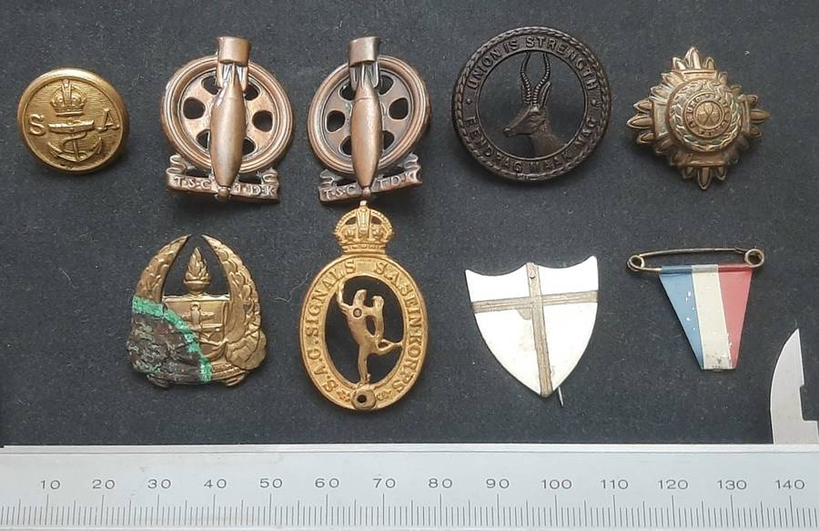 **WW2 Lot : South African Military Insignia x 8 Pcs **