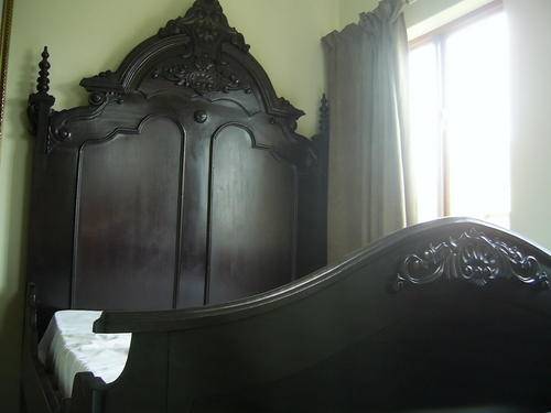 Stunning solid dark wood double size bed