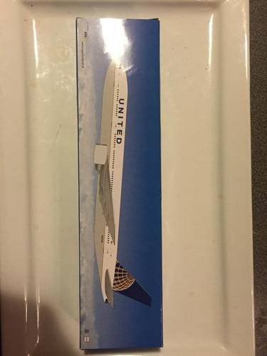 United Airlines Boeing 777-200 (very rare)