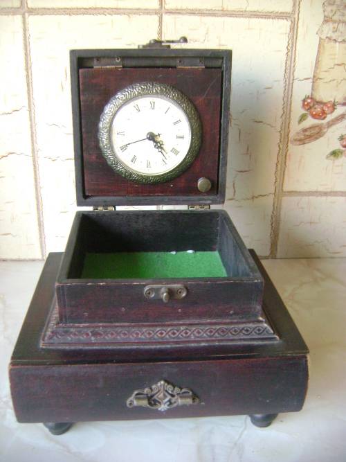 JEWELERY BOX WITH QUARTS CLOCK INSIDE LID - SEE DESCRIPTION AND PICTURES