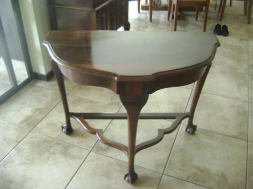 THIS BEAUTIFULL HALF MOON TABLE IN VERY GOOD CONDITION