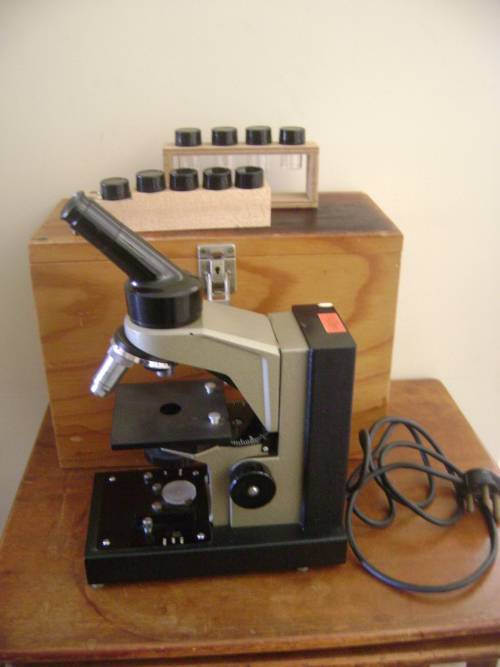 oOLD VICKERS MICROSCOPE - MADE IN ENGLAND