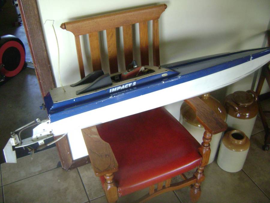 MILDON IMPACT 2 FIBRE GLASS RC RACING BOAT - PETROL DRIVEN