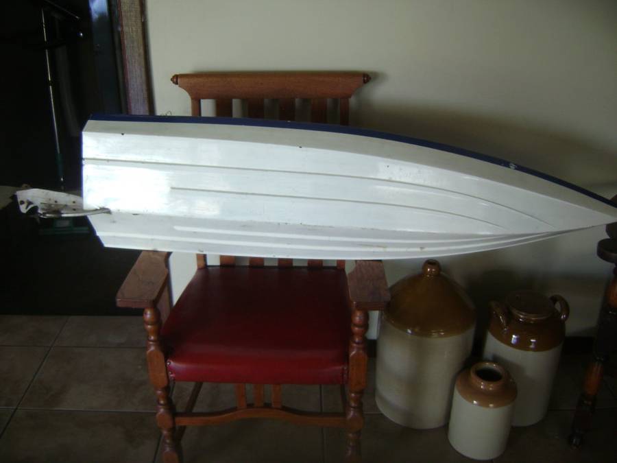 MILDON IMPACT 2 FIBRE GLASS RC RACING BOAT - PETROL DRIVEN