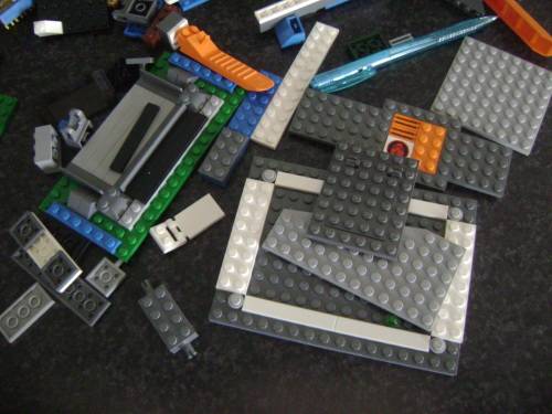 1410 PIECES OF LEGO BLOCKS AND OTHER PIECES