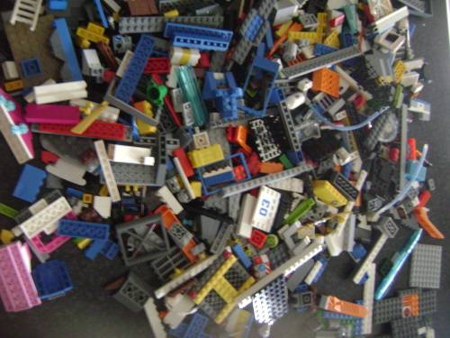 1410 PIECES OF LEGO BLOCKS AND OTHER PIECES