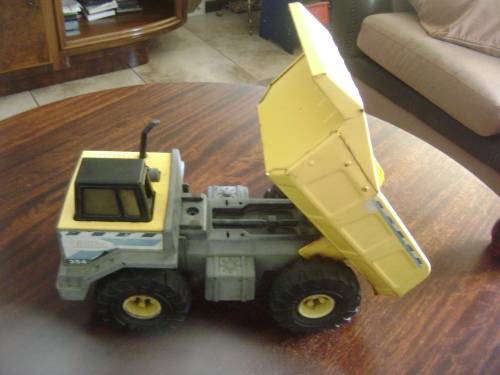 LARGE TONKA TIPPER TRUCK