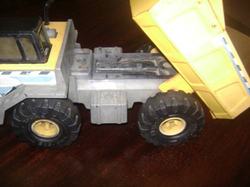 LARGE TONKA TIPPER TRUCK