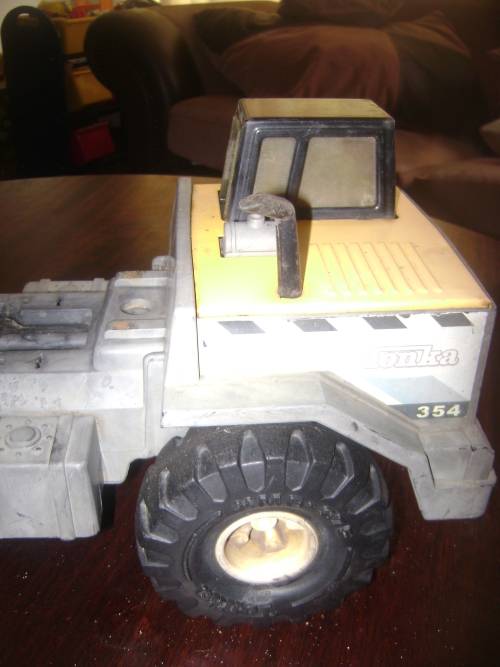 LARGE TONKA TIPPER TRUCK
